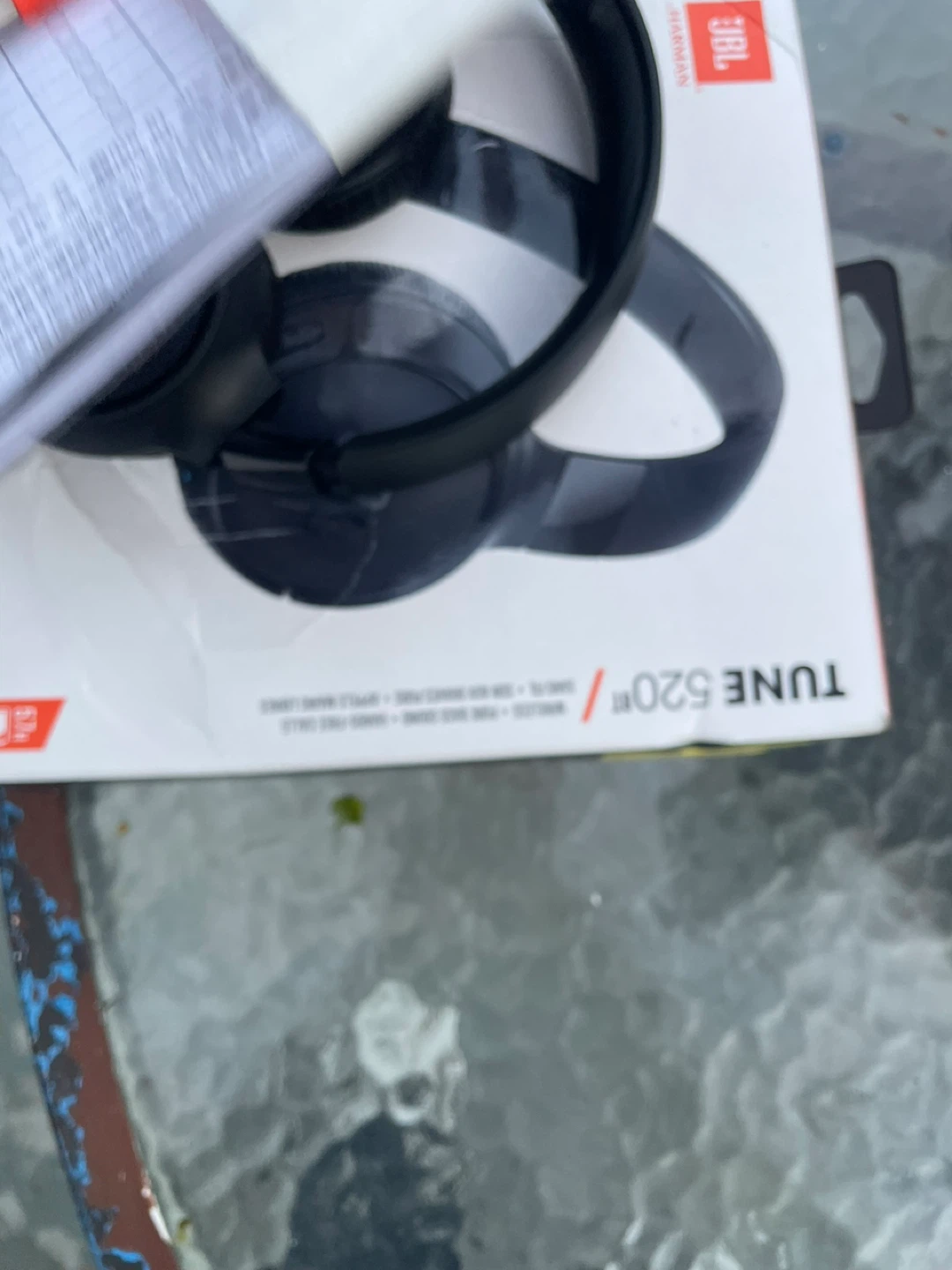 JBL TUNE 520BT Wireless On-Ear Headphones - Black - photo 3