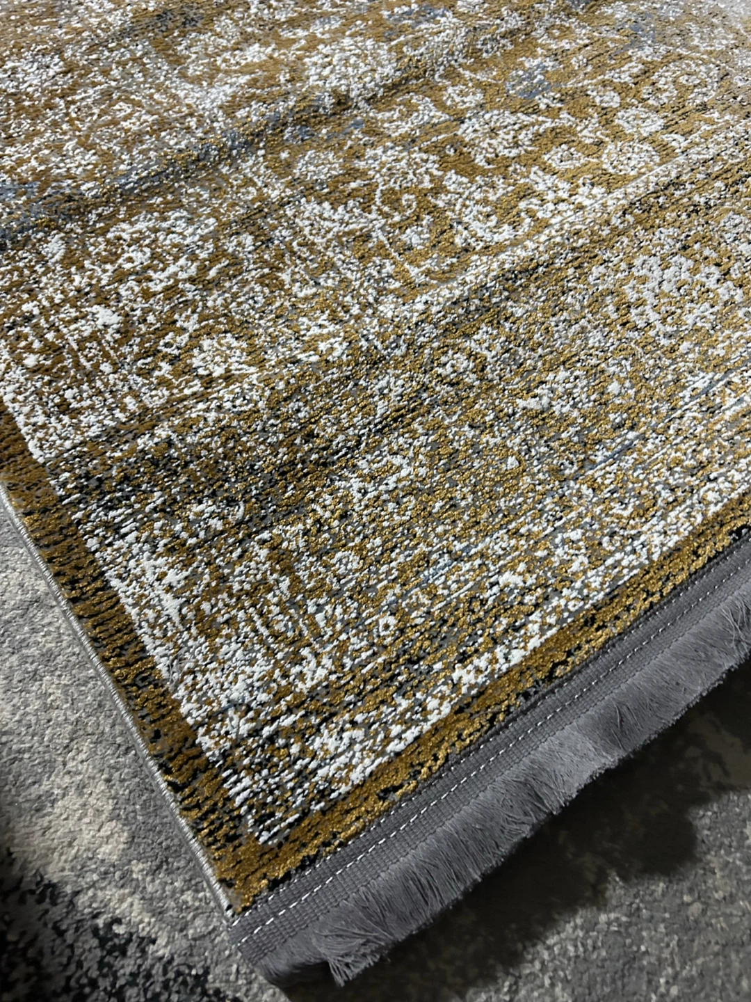 Canada Persian Rugs Valentina 150x200cm approximately 5’x7’