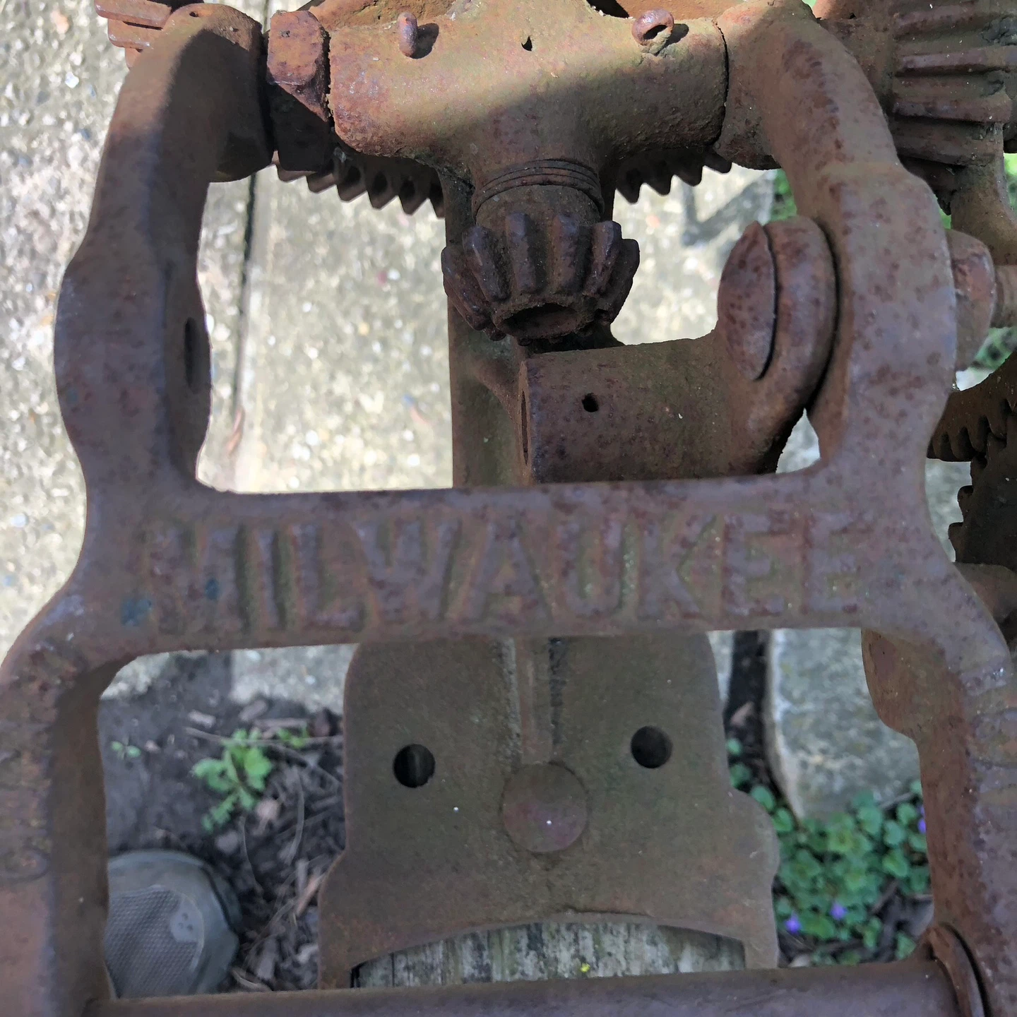Milwaukee Hand Crank Grinder - photo 3