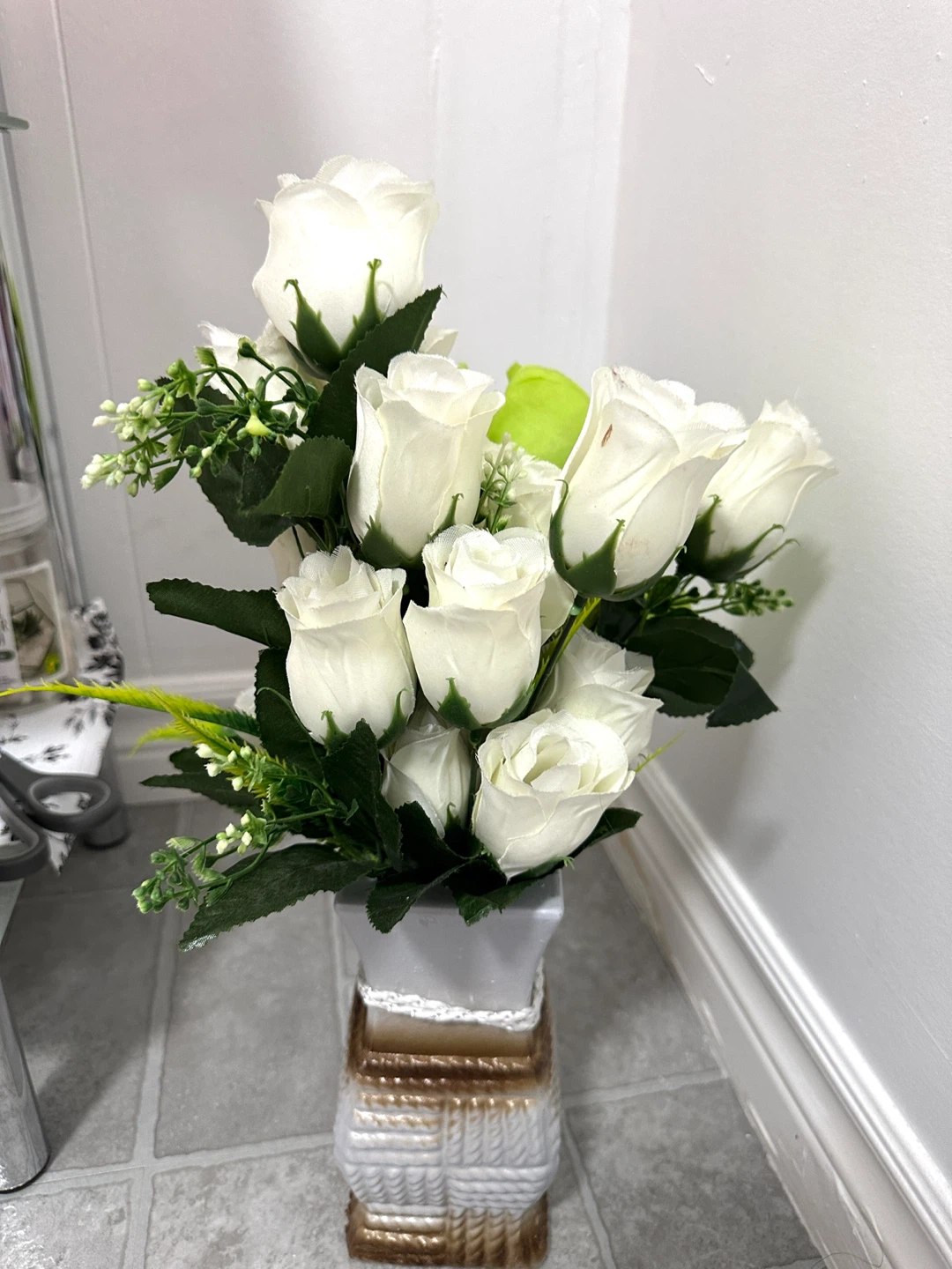White and Green Rose Floral Arrangement in Decorative Vase - photo 5