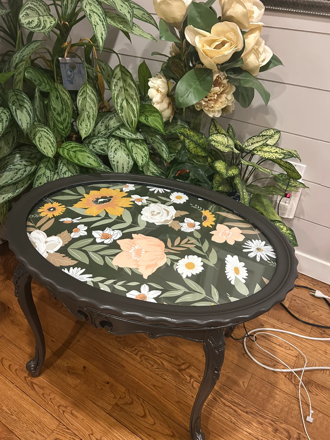 Oval Coffee Table with Floral Design - photo 4