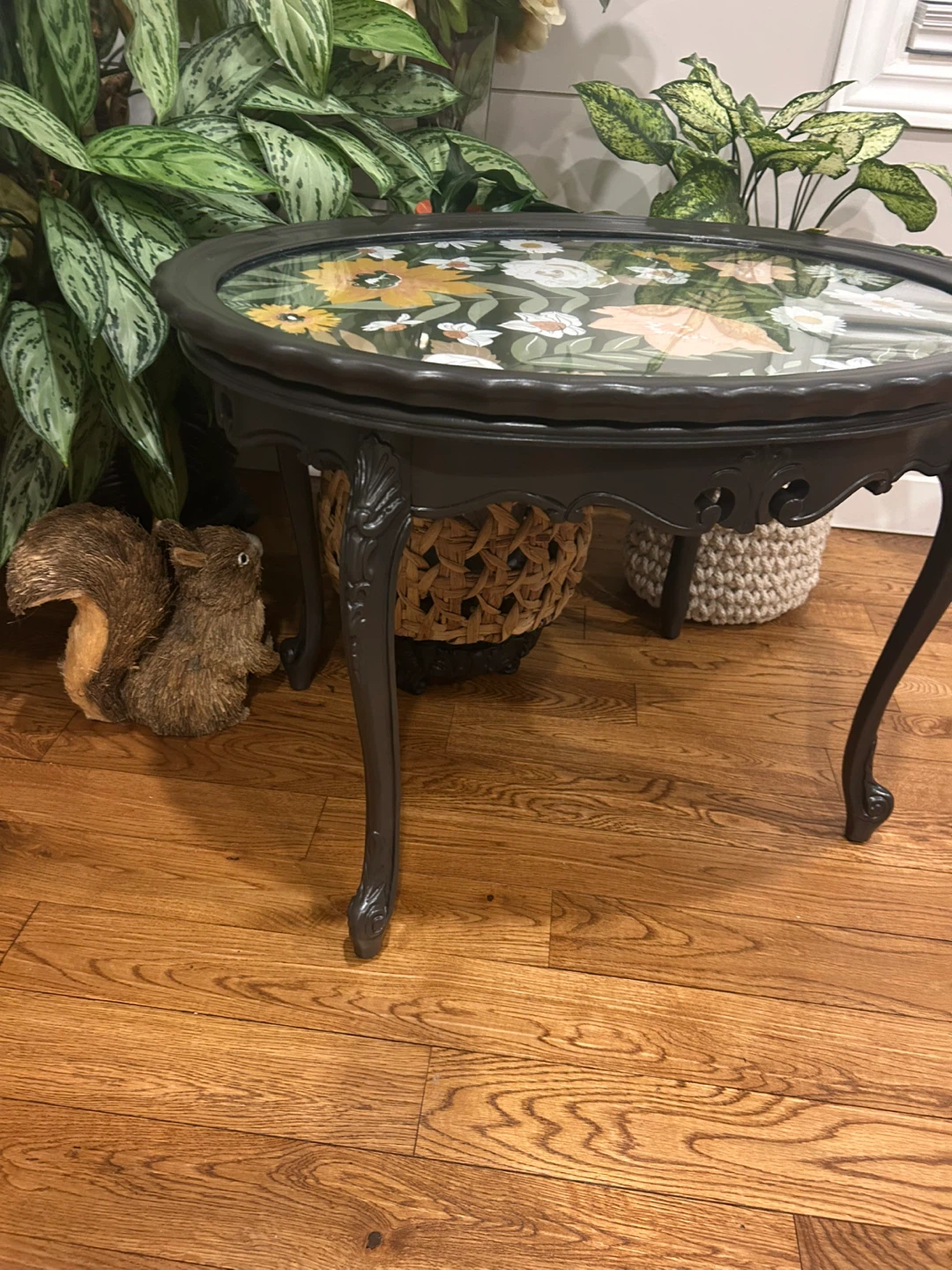 Oval Coffee Table with Floral Design - photo 2