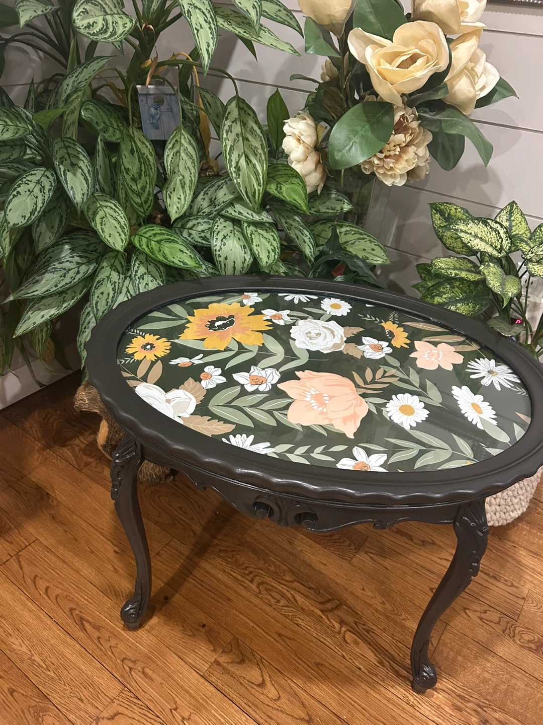 Oval Coffee Table with Floral Design - photo 3