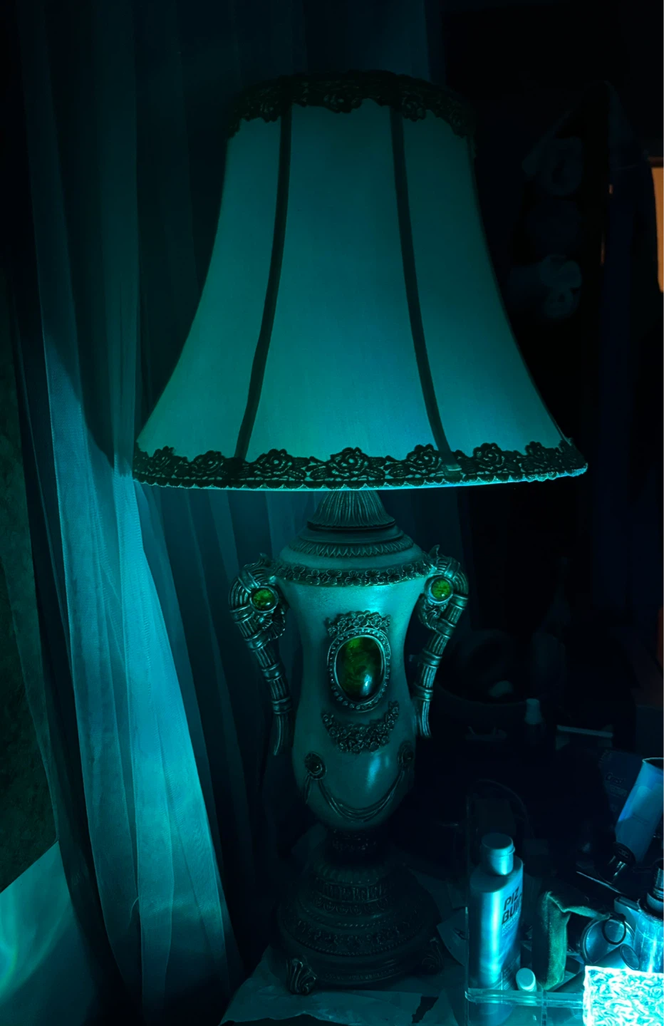 Vintage Style Decorative Table Lamp with Green Gem Accents - photo 3