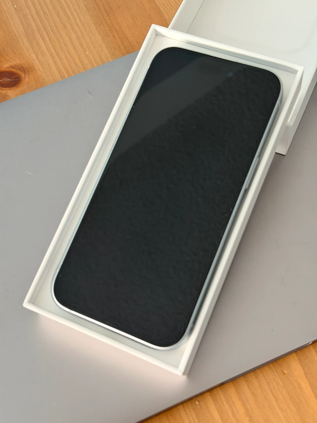 iPhone 15 - photo 3