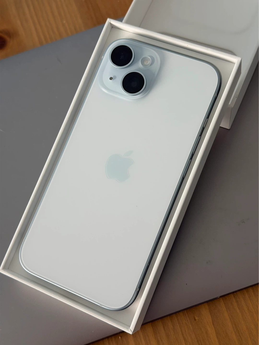 iPhone 15 - photo 2