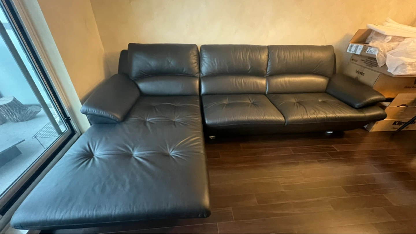 Beautiful custom made Black Leather Sectional Sofa - photo 4