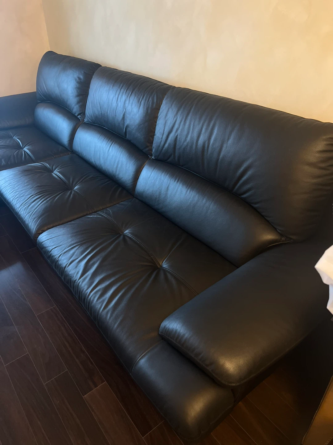 Beautiful custom made Black Leather Sectional Sofa - photo 2