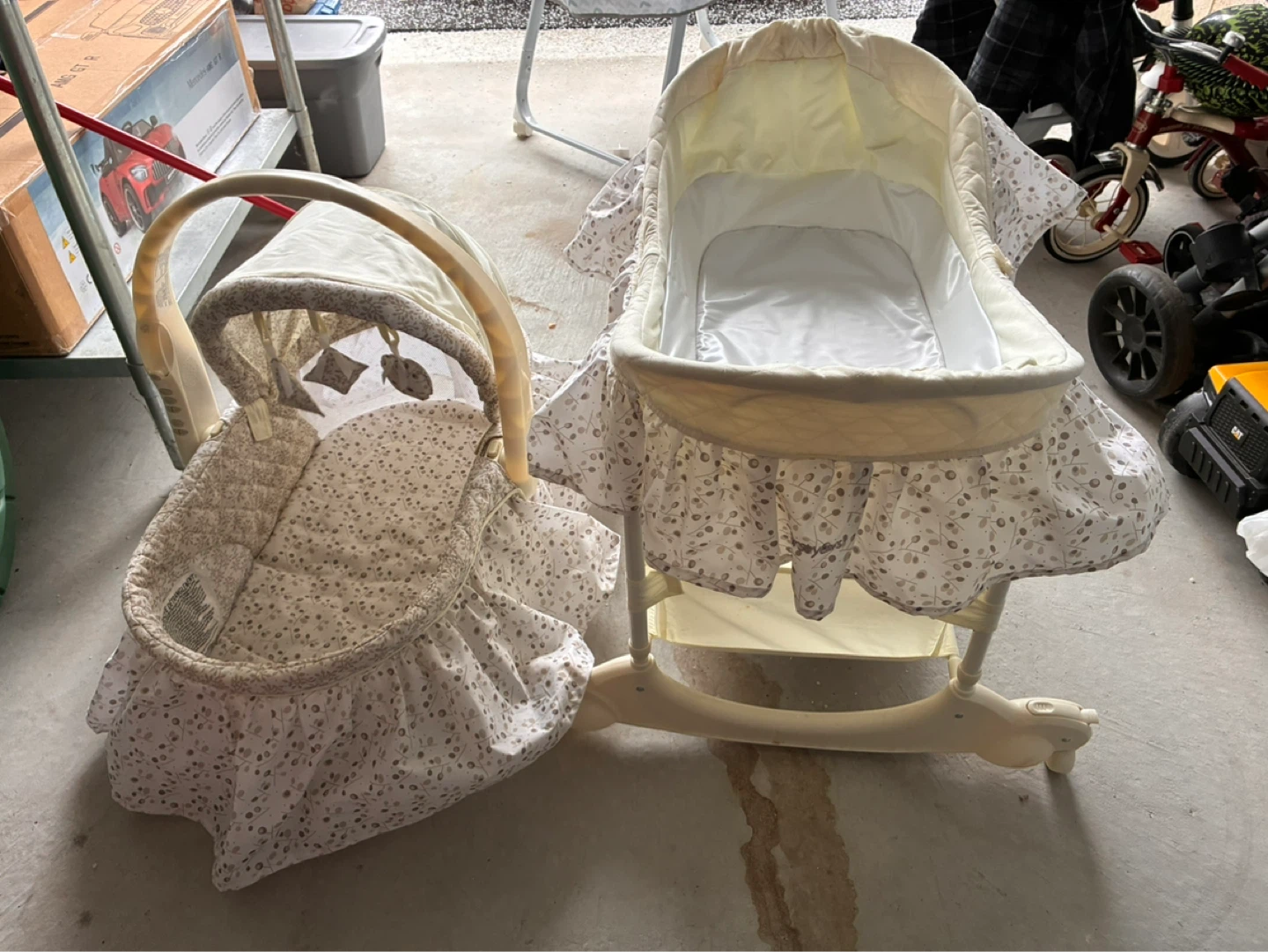 Baby Bassinet with Canopy and Detachable Carrier