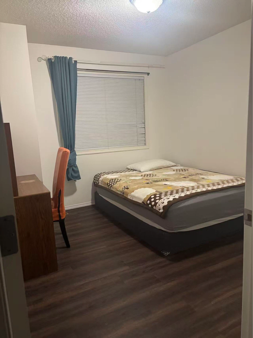 Private bedroom x 2 for rent - photo 4
