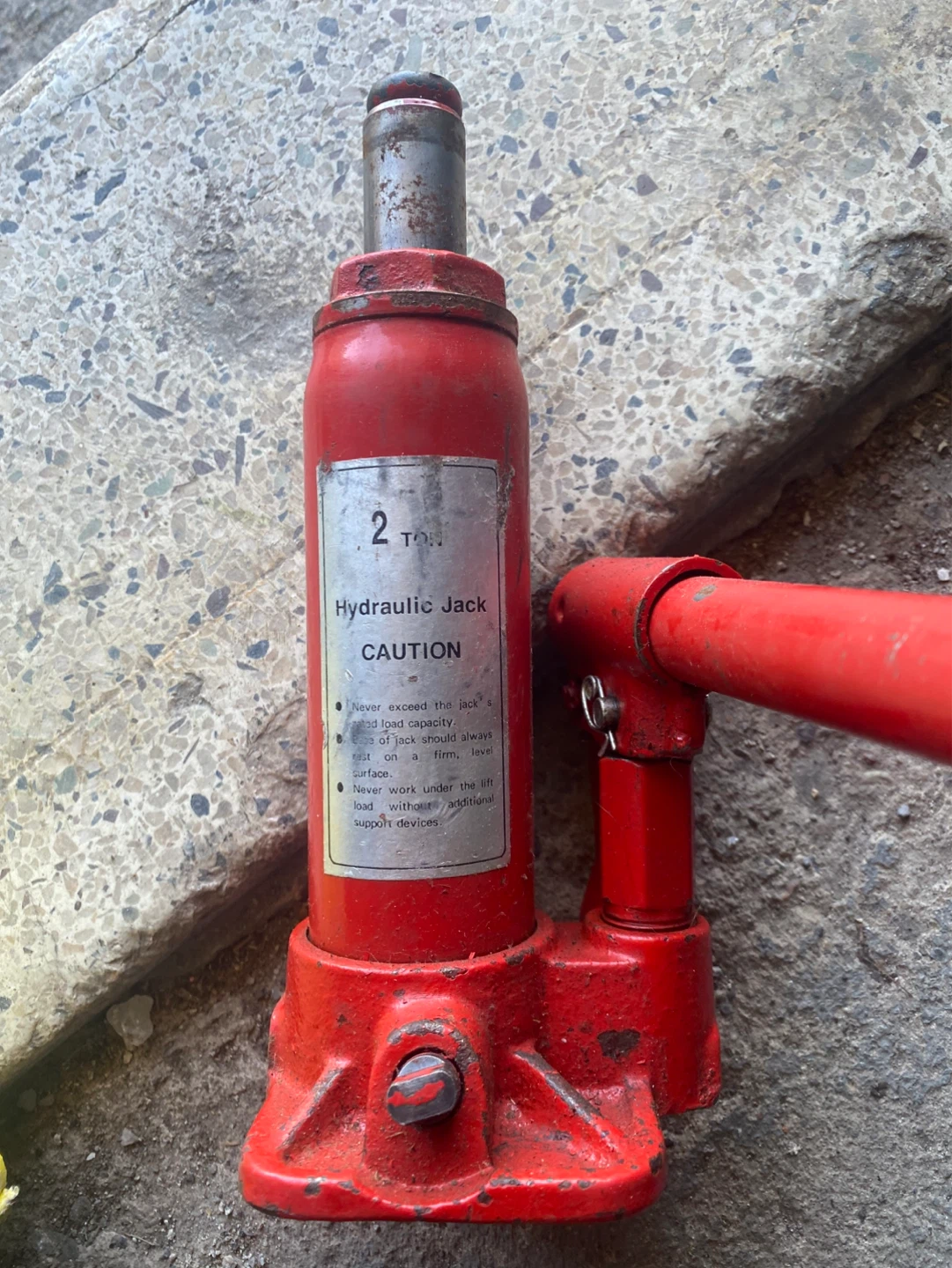 Red 2 Ton Hydraulic Jack