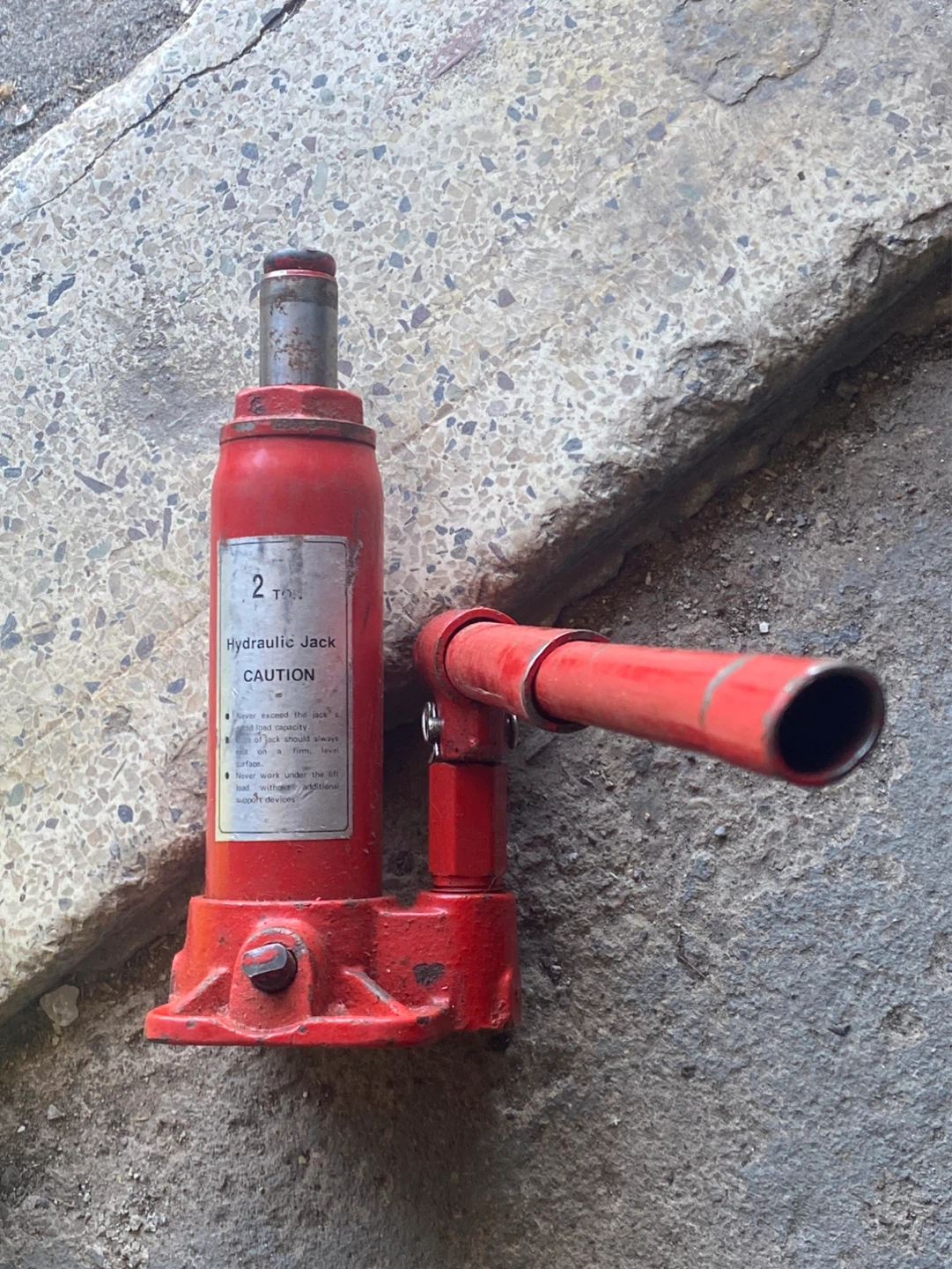 Red 2 Ton Hydraulic Jack - photo 2