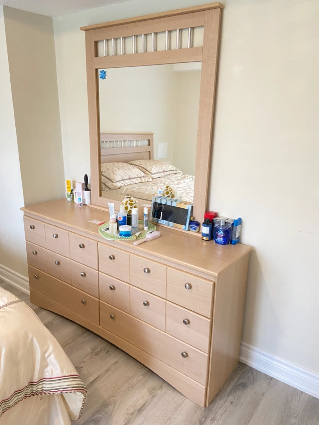 Queen size bed+ dresser, mirror, nightstand and decorative shelf - photo 2