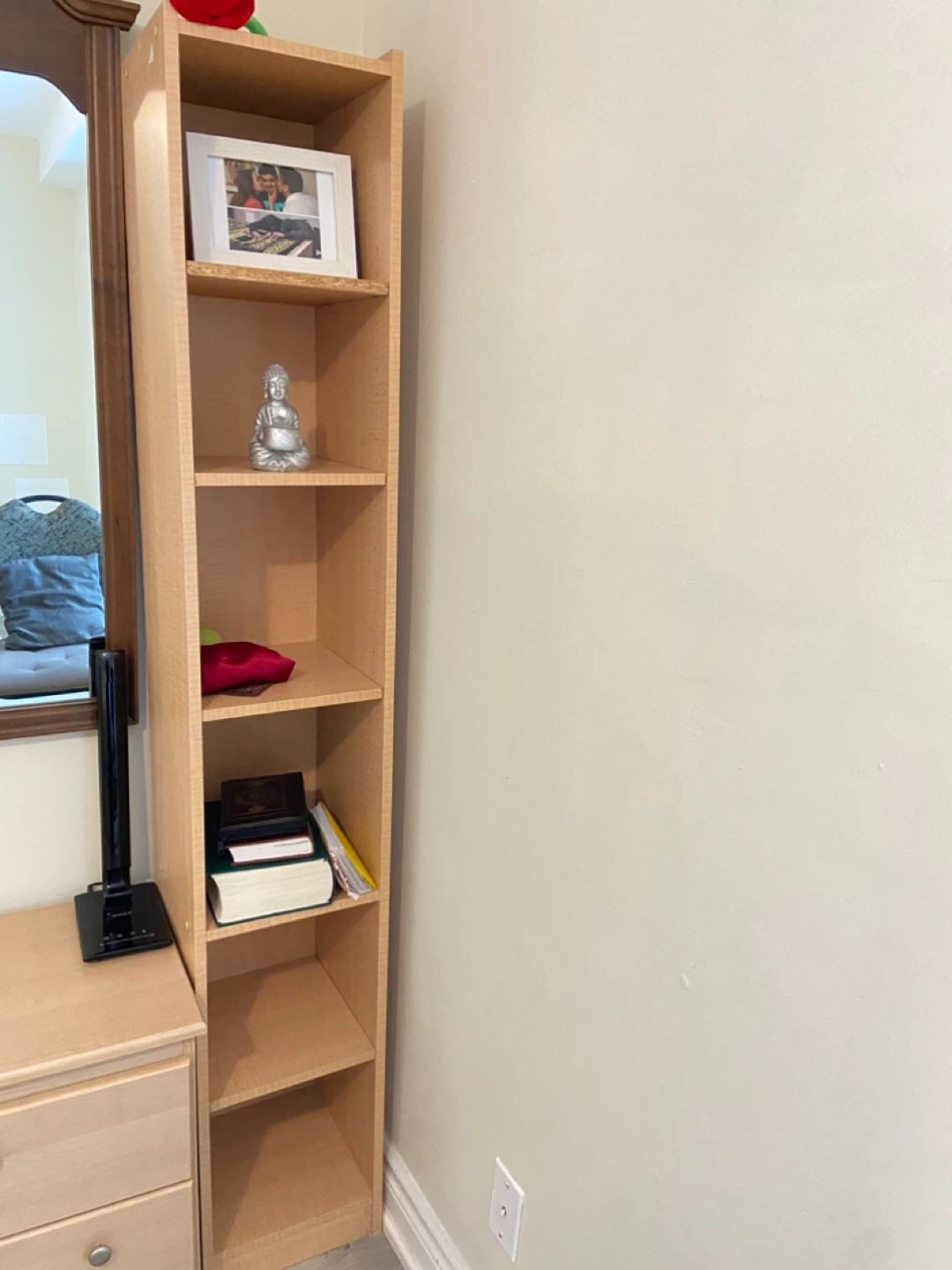 Queen size bed+ dresser, mirror, nightstand and decorative shelf - photo 4