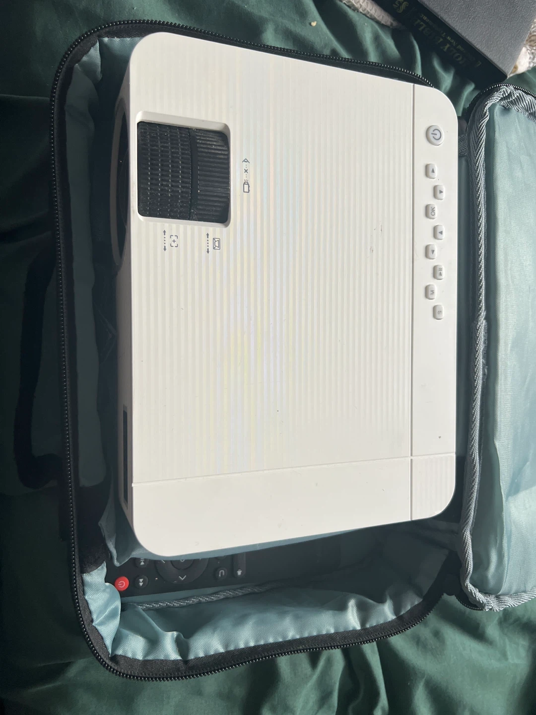 VANKYO Mini Projector with Carrying Case - photo 2
