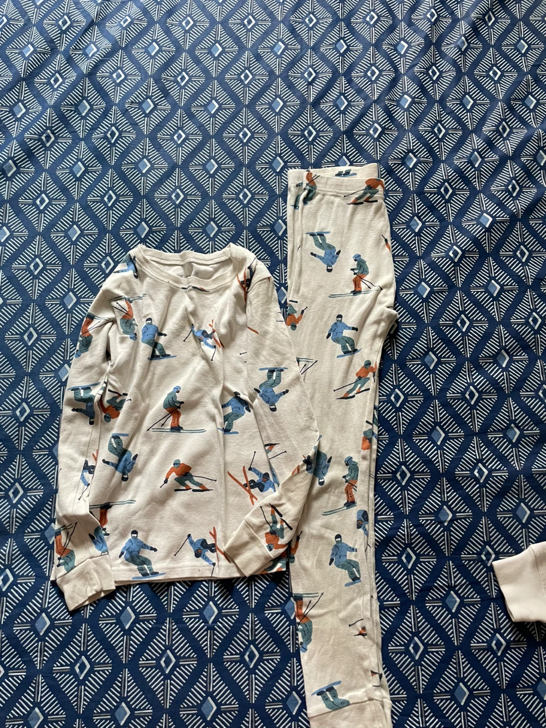 Carter's Pajamas - Penguin and Skier Prints 🌱