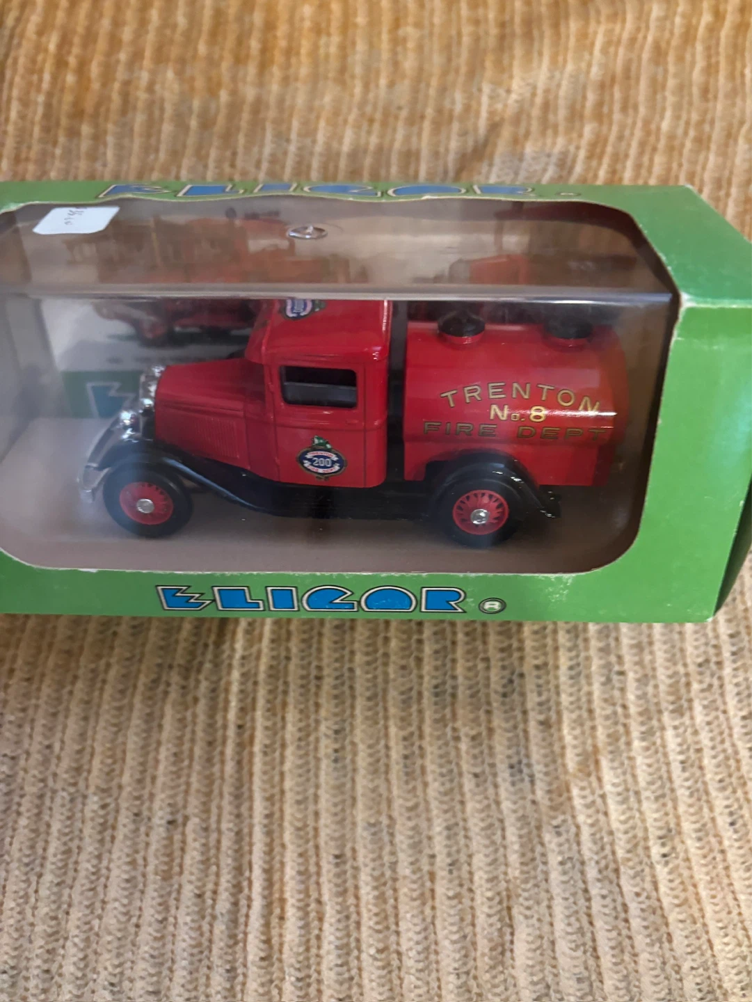 Eligor 1091 Ford V8 1934 "Trenton" Fire Dept. Tanker Truck - photo 3