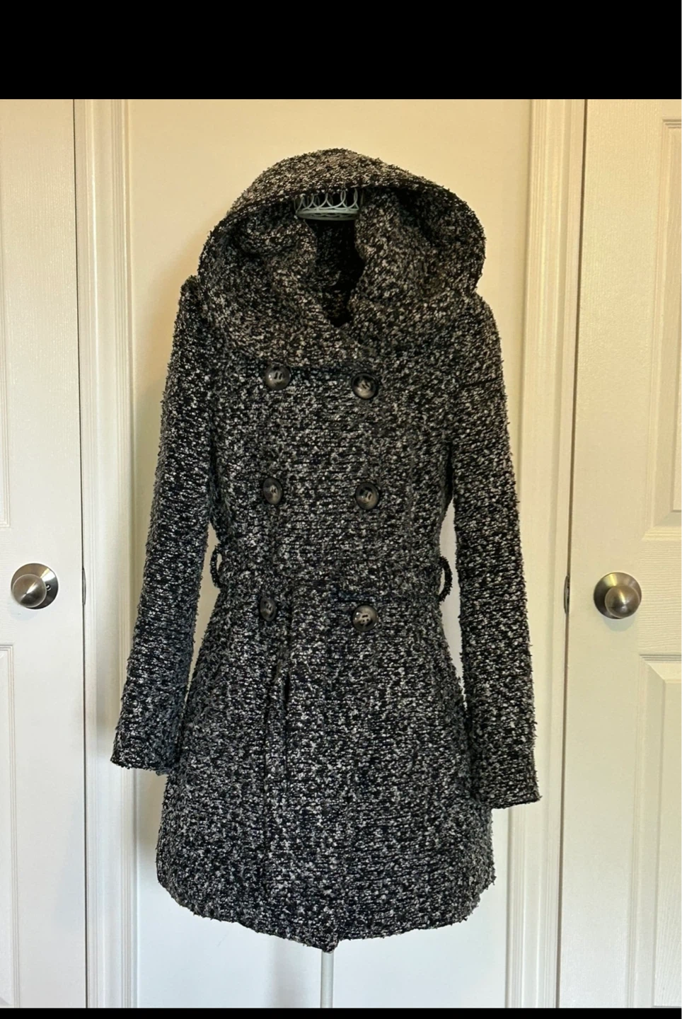 Beautiful Women's Black & White Hooded Coat-Reduced! - photo 2