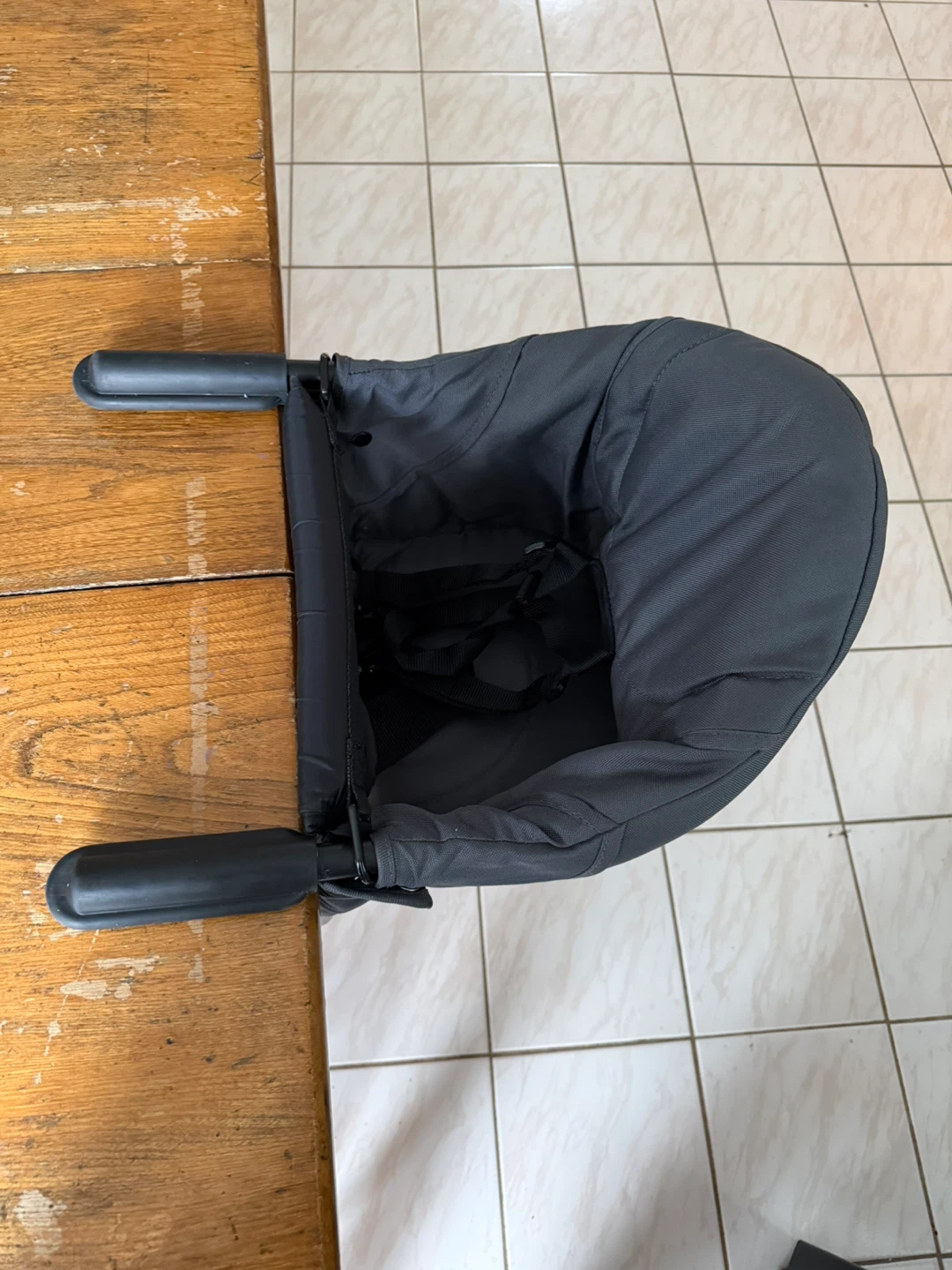 Guzzie+Guss Perch Hook-On High Chair