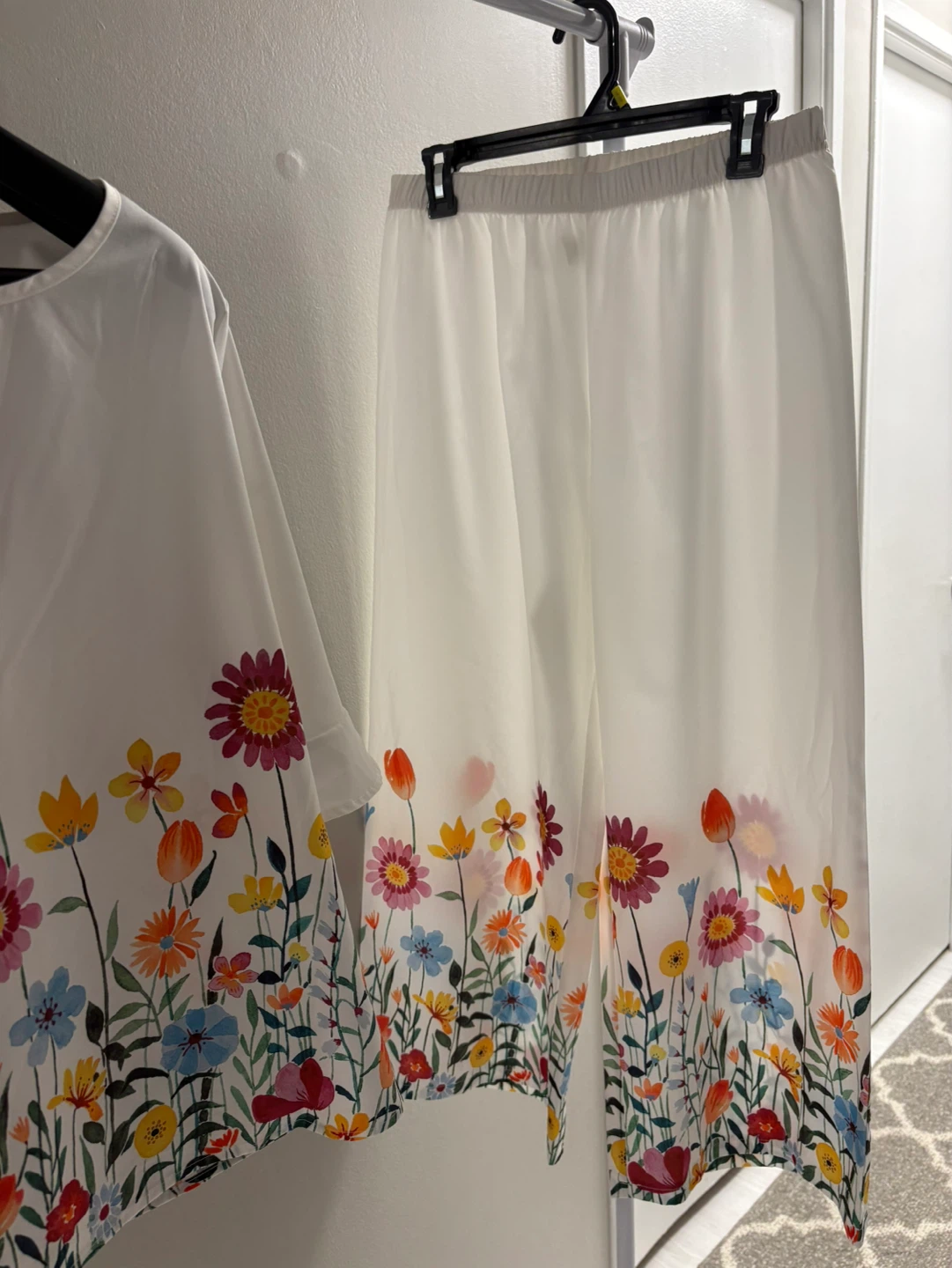 Ensemble haut et pantalon à fleurs - photo 3