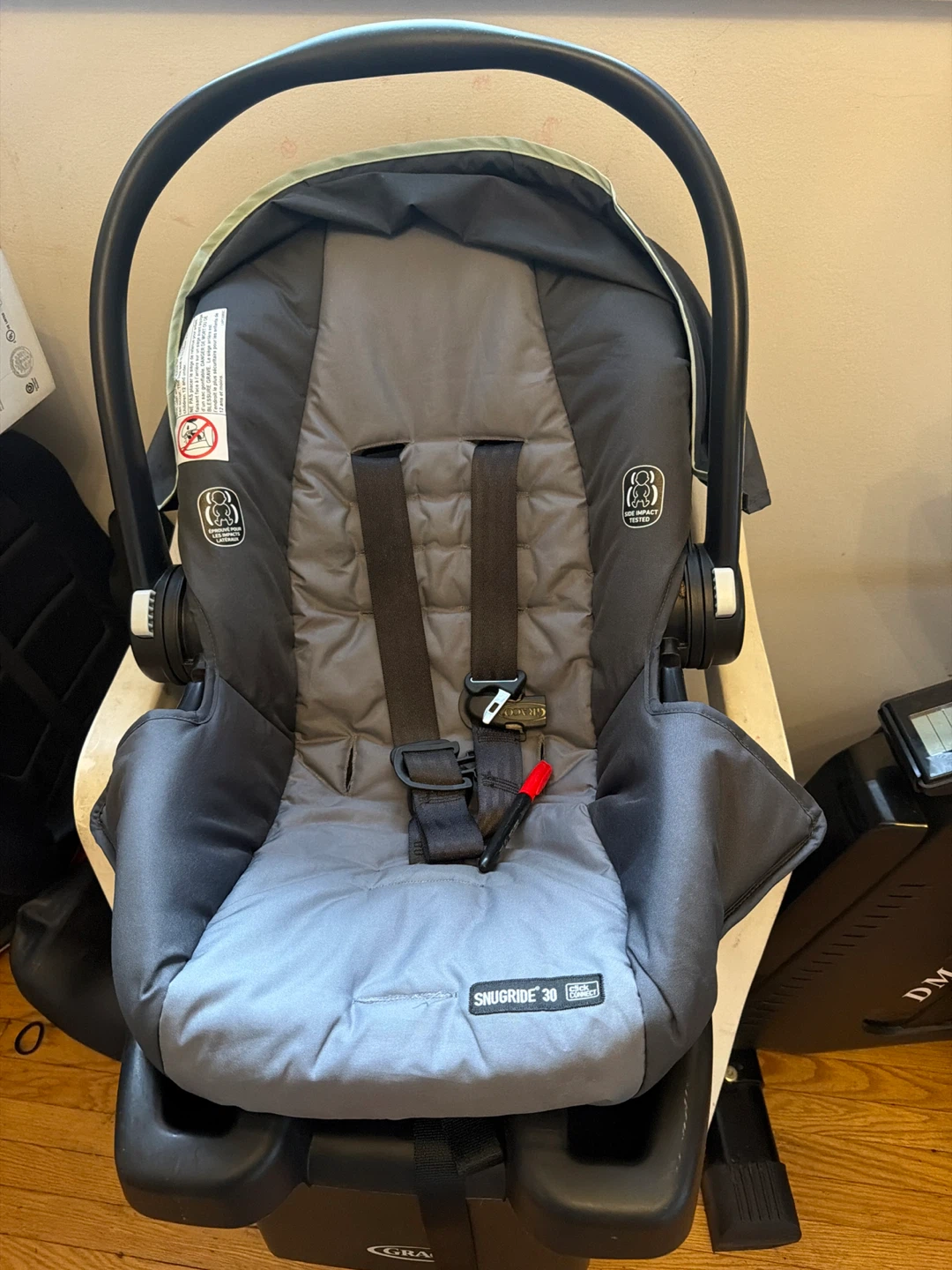 Graco SnugRide 30 Infant Car Seat