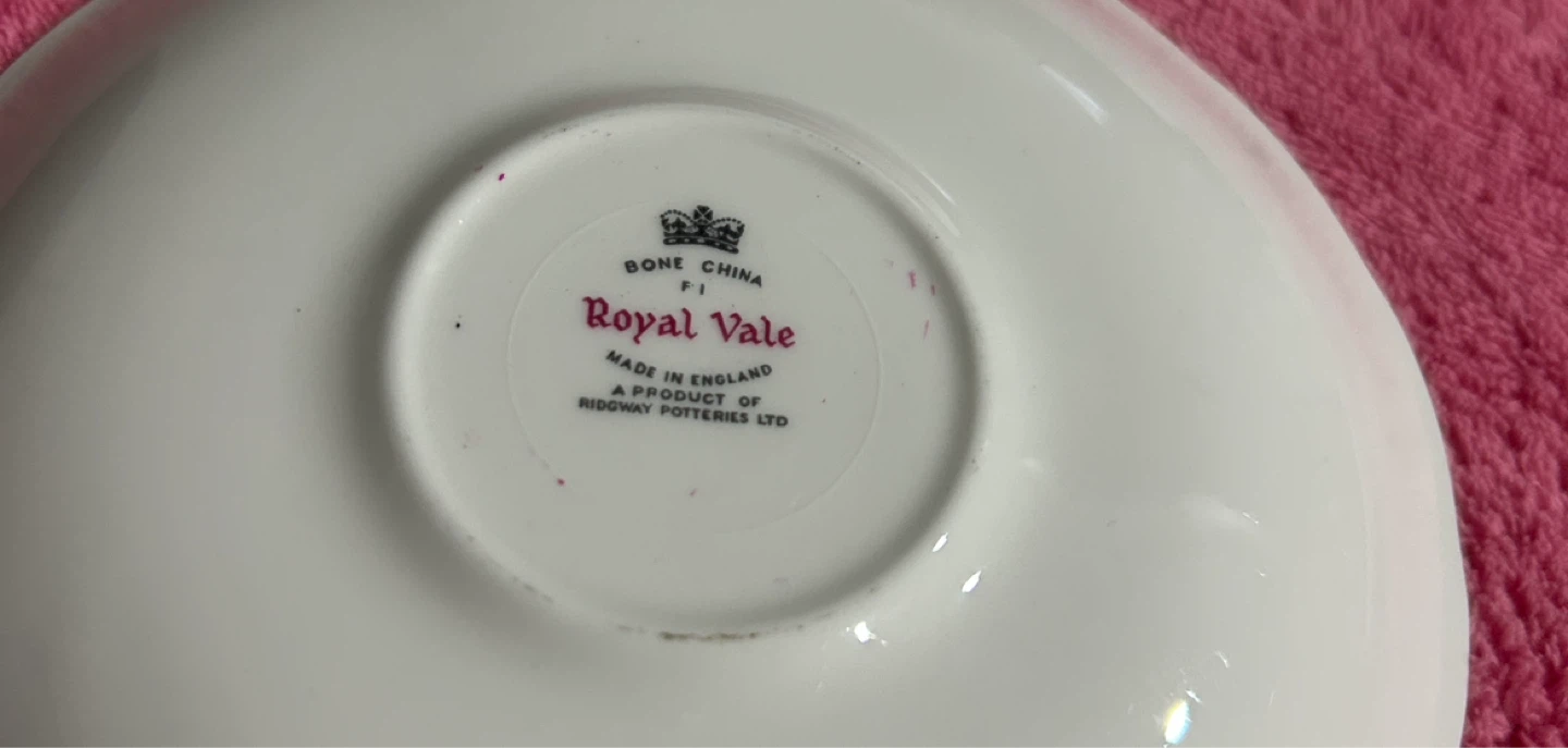 Vintage Royal Vale Bone China Tea Cup and Saucer Set - photo 2