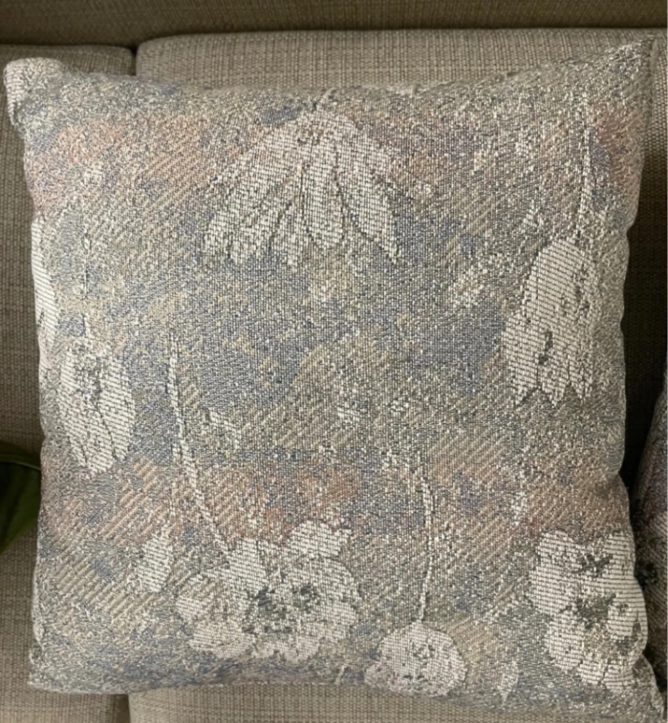 🌱 Set of Two Square Decorative Throw Pillows (Cushions) - photo 2