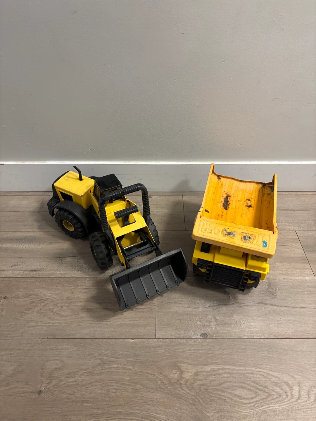 Tonka Metal Dump Truck and Loader Toy Set