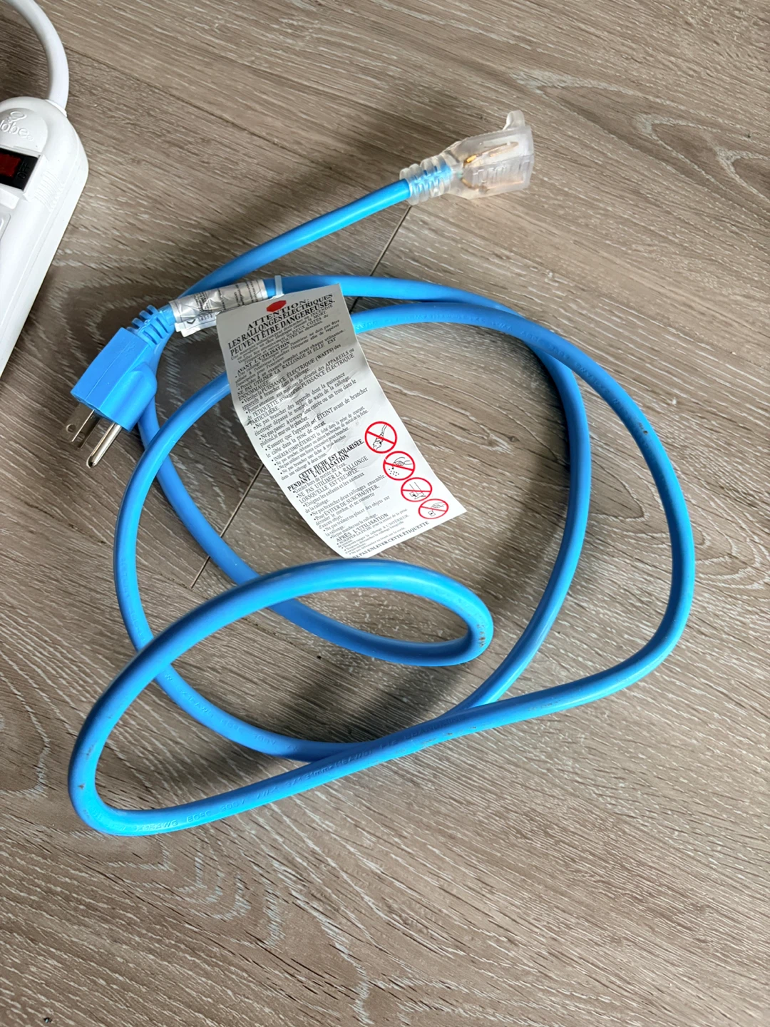 Globe 6-Outlet Power Strip and Extension Cord - photo 3