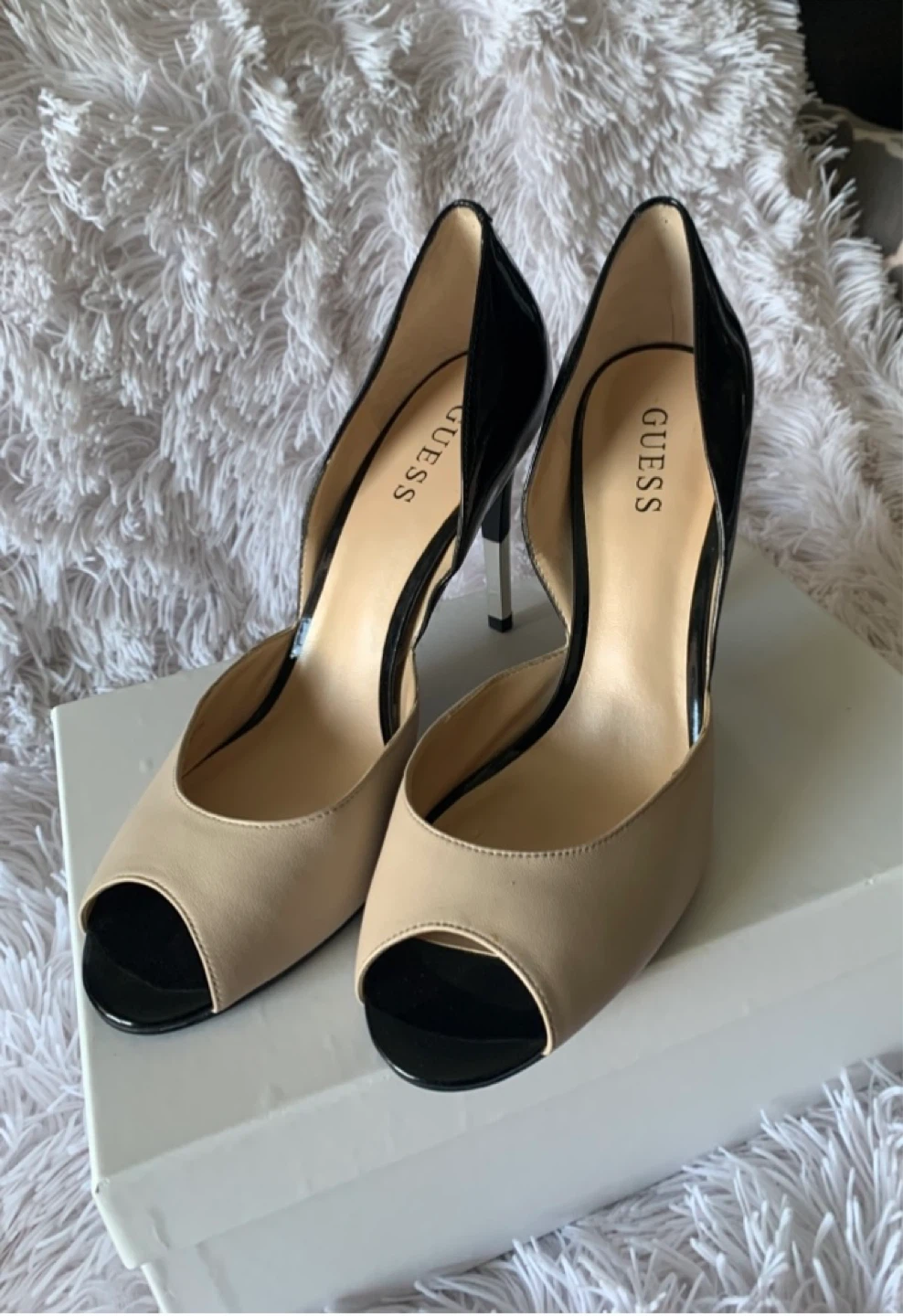 Ladies Guess Shoes, beige and black patent leather, size 9 - new