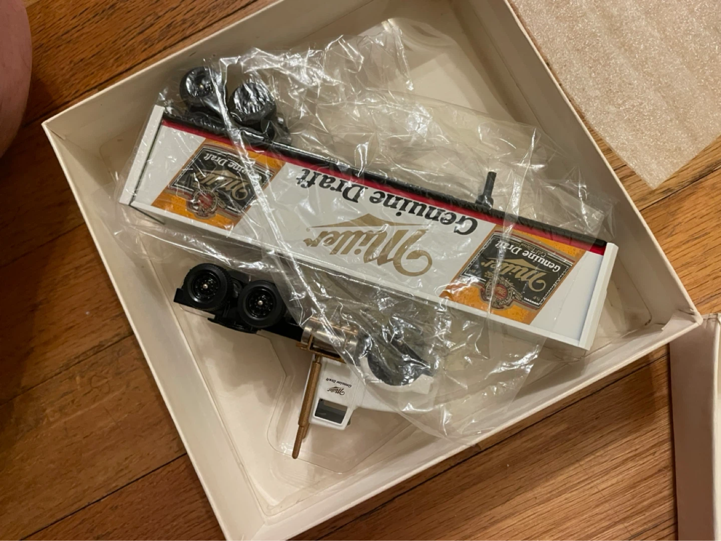 Winross Classics Beer Series #1 Miller Genuine Draft Truck - photo 4