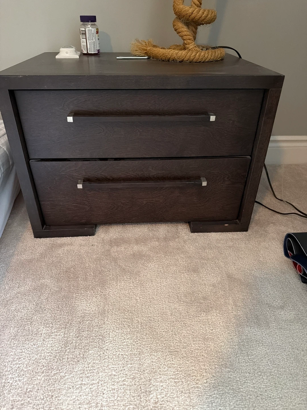3 piece set Wood Dresser and 2 nightstands - photo 4