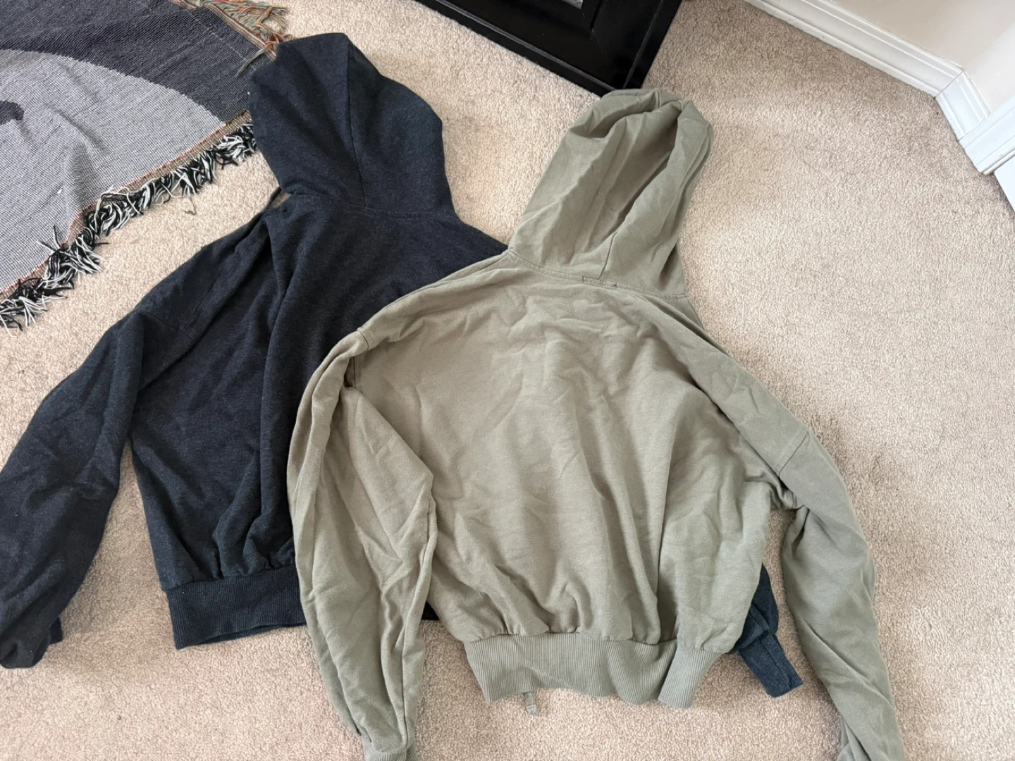 (8$/each) Small green and black crop top sweater - photo 2