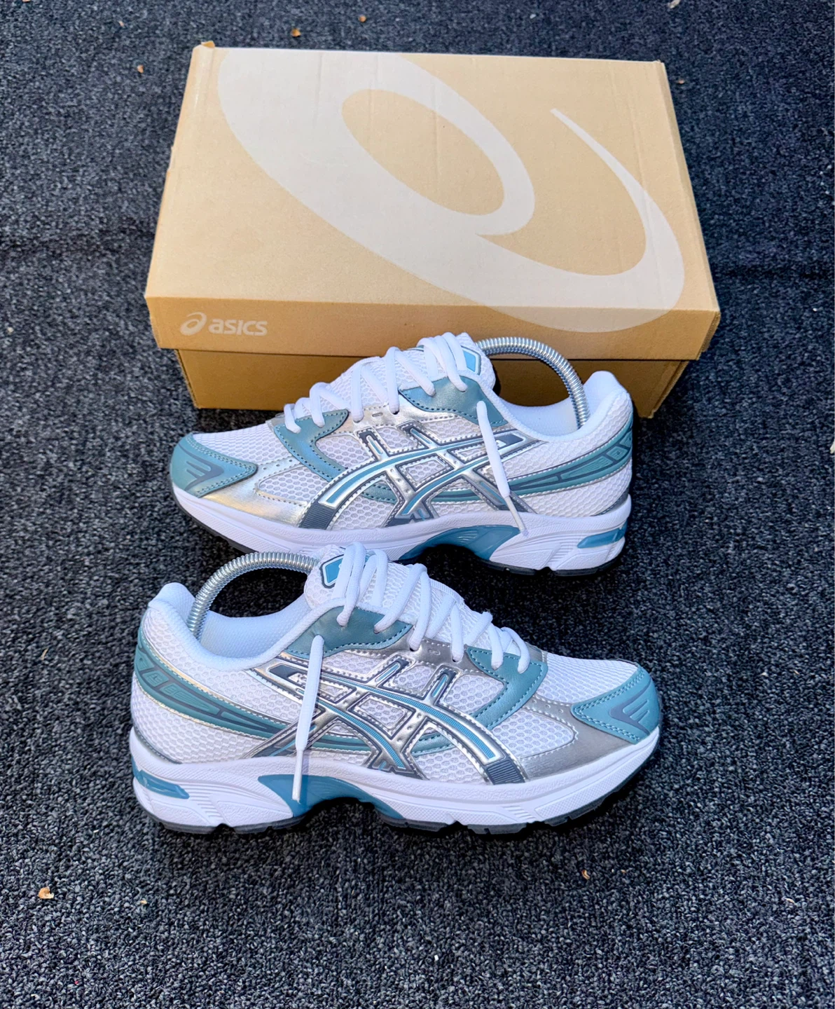 ASICS Women's White/Blue Running Shoes