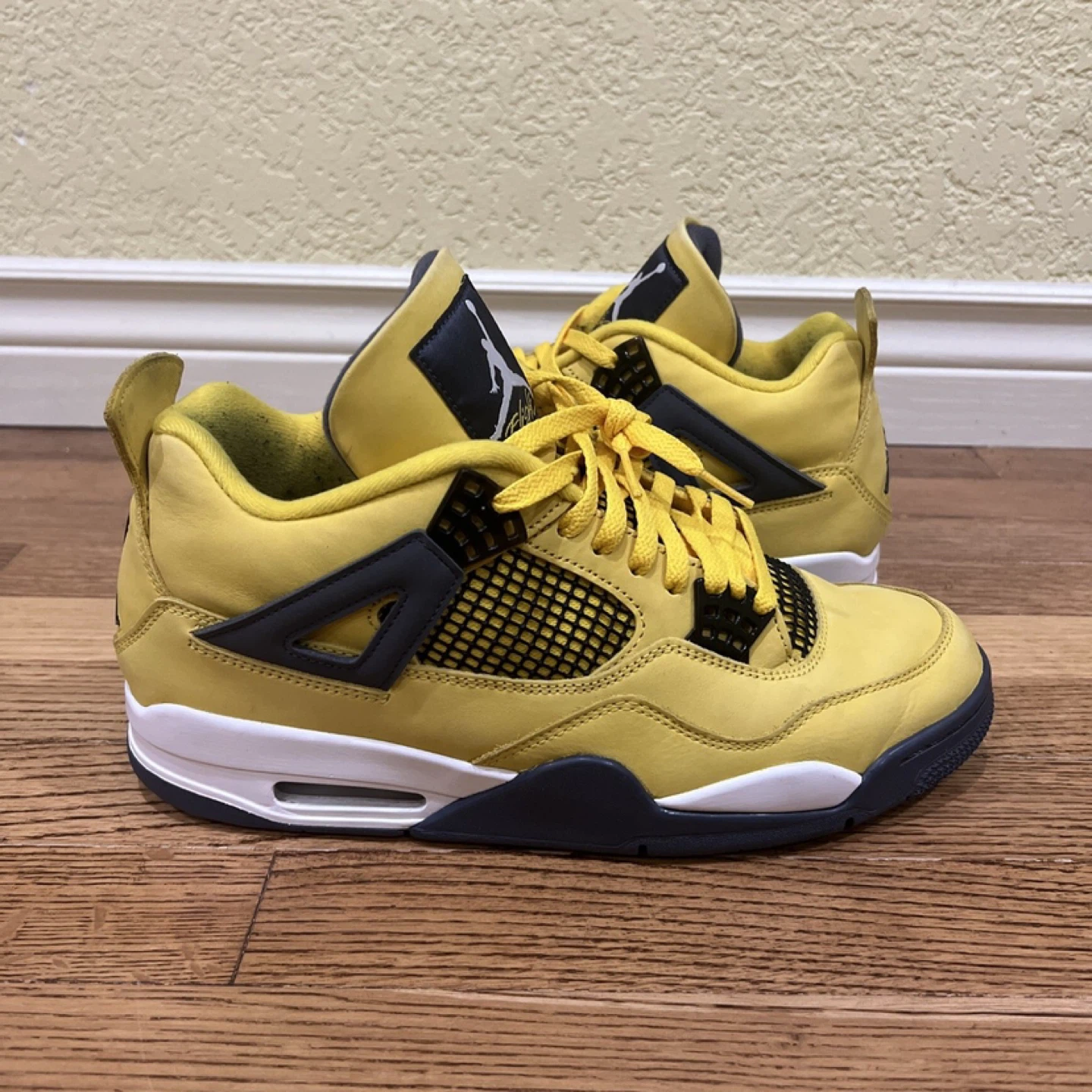 Air Jordan 4 "Lightning"