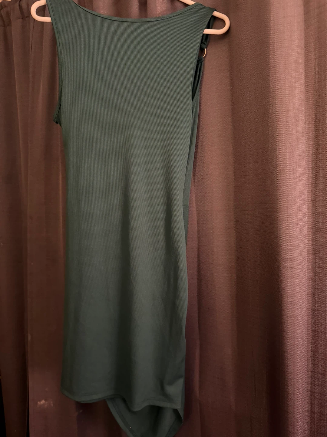 Women's Green Ruched Sleeveless Dress with Gold Ring Detail - photo 2