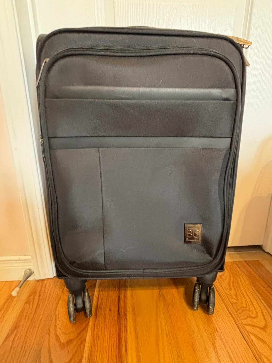 Black BAGGIO Travel Suitcase with Wheels