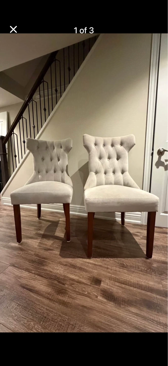 Set of 2 Beige Tufted Accent Chairs