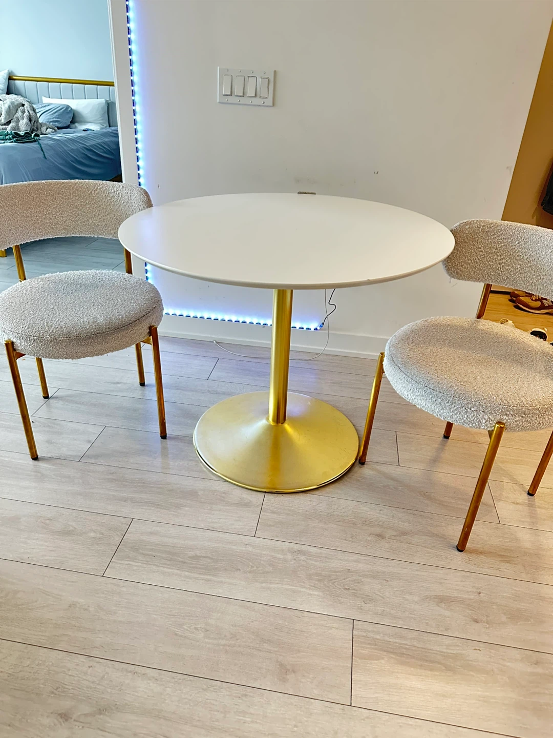 Round gold Dining Table and Boucler Chairs gold Set