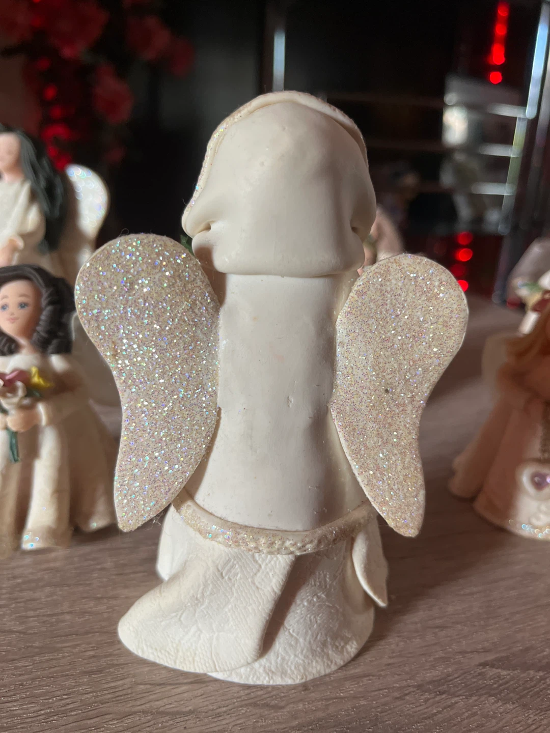 Angel Figurine with Holly Wreath - photo 4