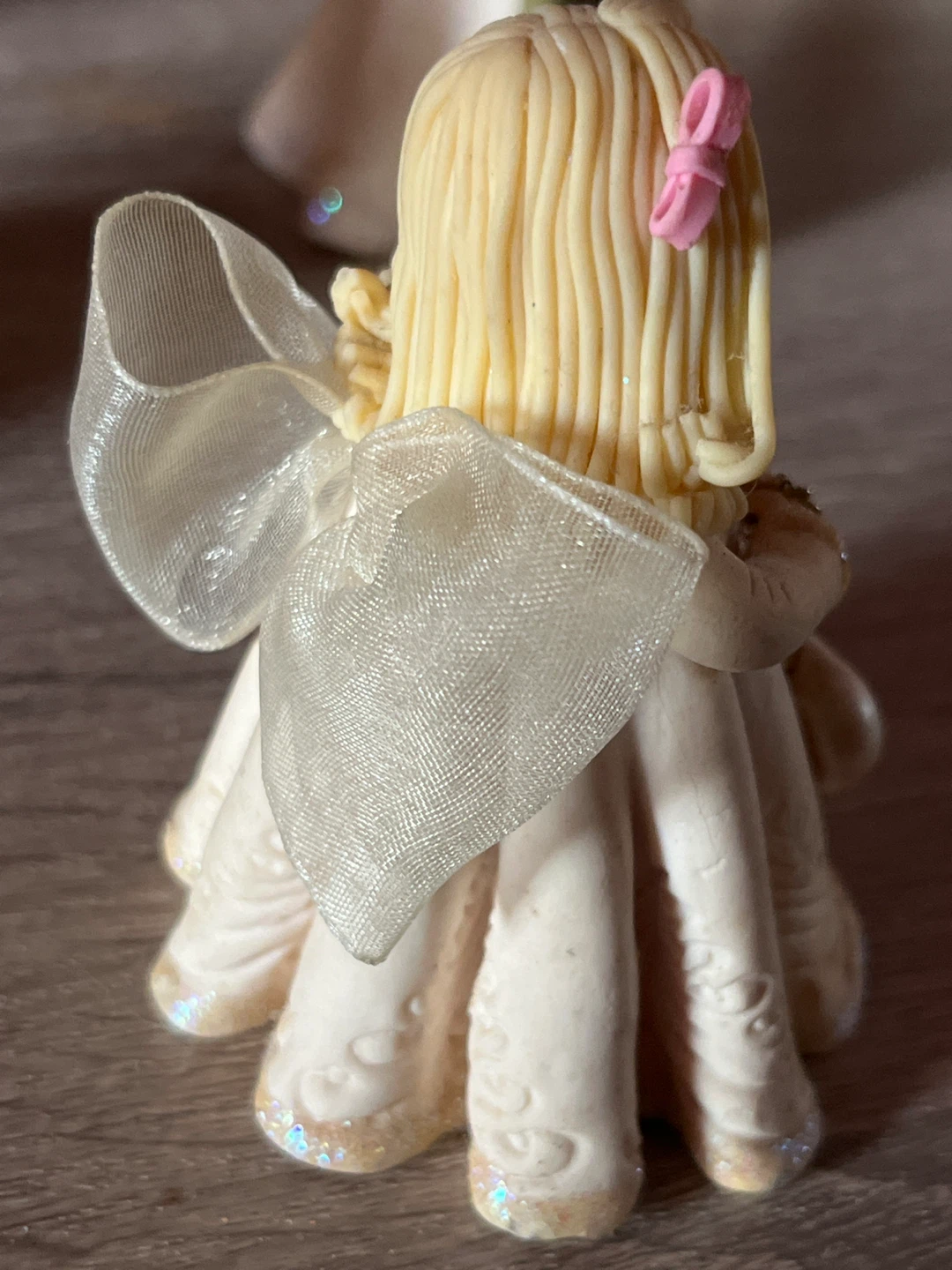 Angel figurine with heart charm - photo 3