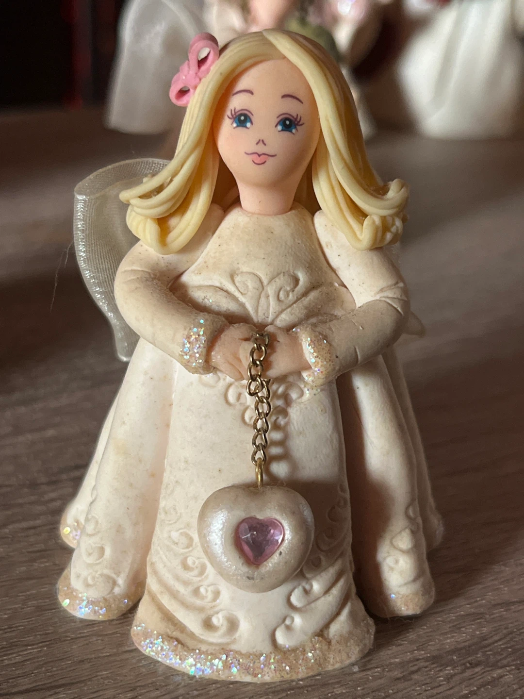 Angel figurine with heart charm - photo 2