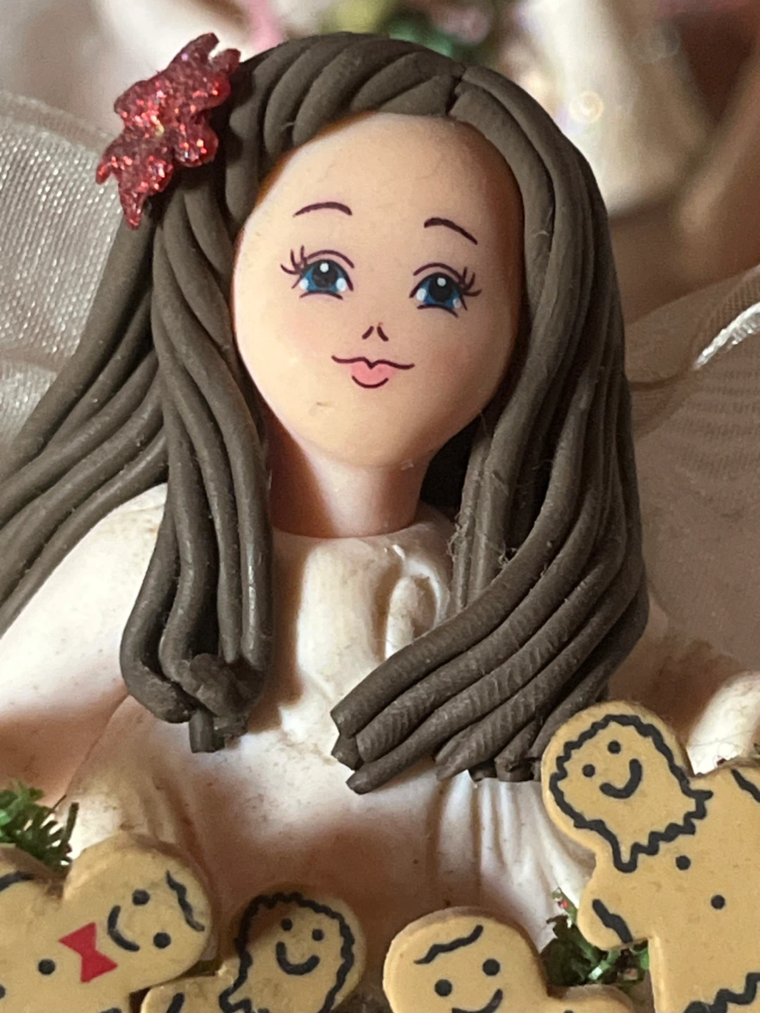 Angel holding gingerbread man garland figurine - photo 5