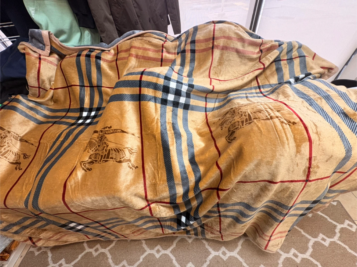 $120 Burberry Style Plaid Blanket 200x230cm