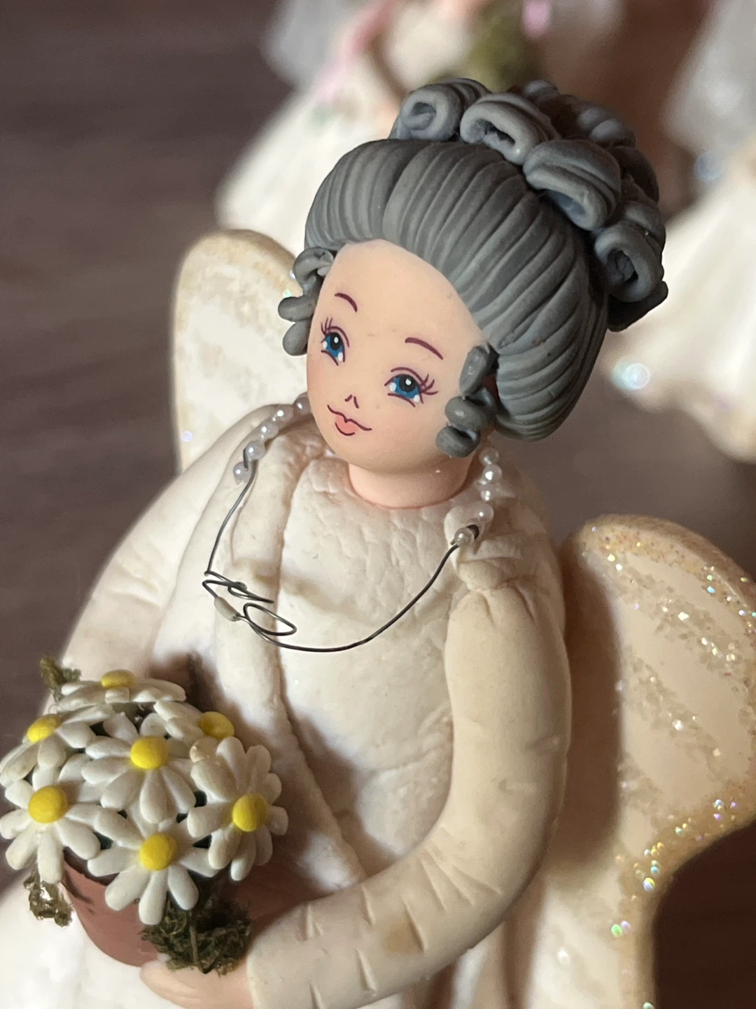 Angel Figurine with Flowers - photo 2