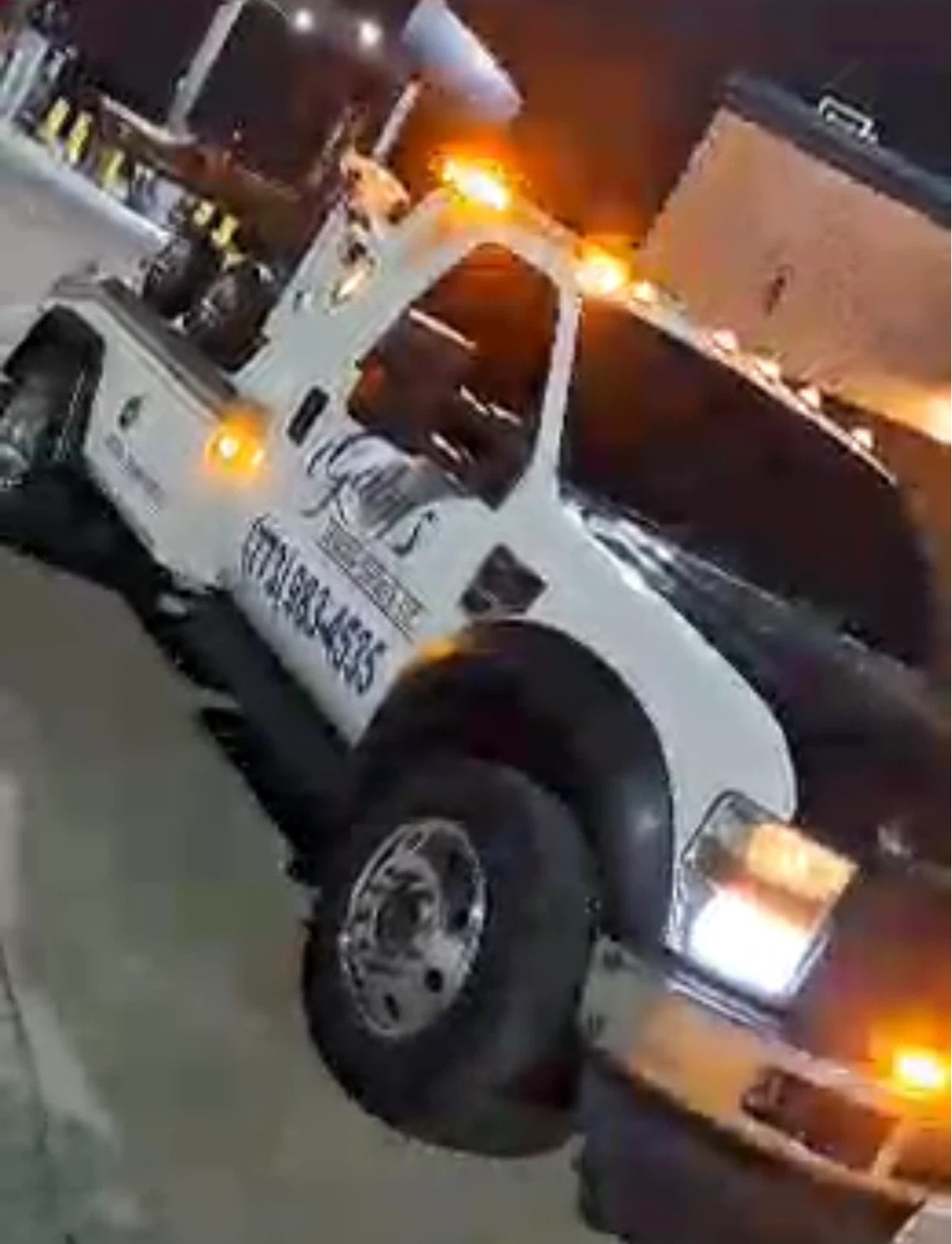 2008 Ford F450 Super Duty Tow Truck - photo 2