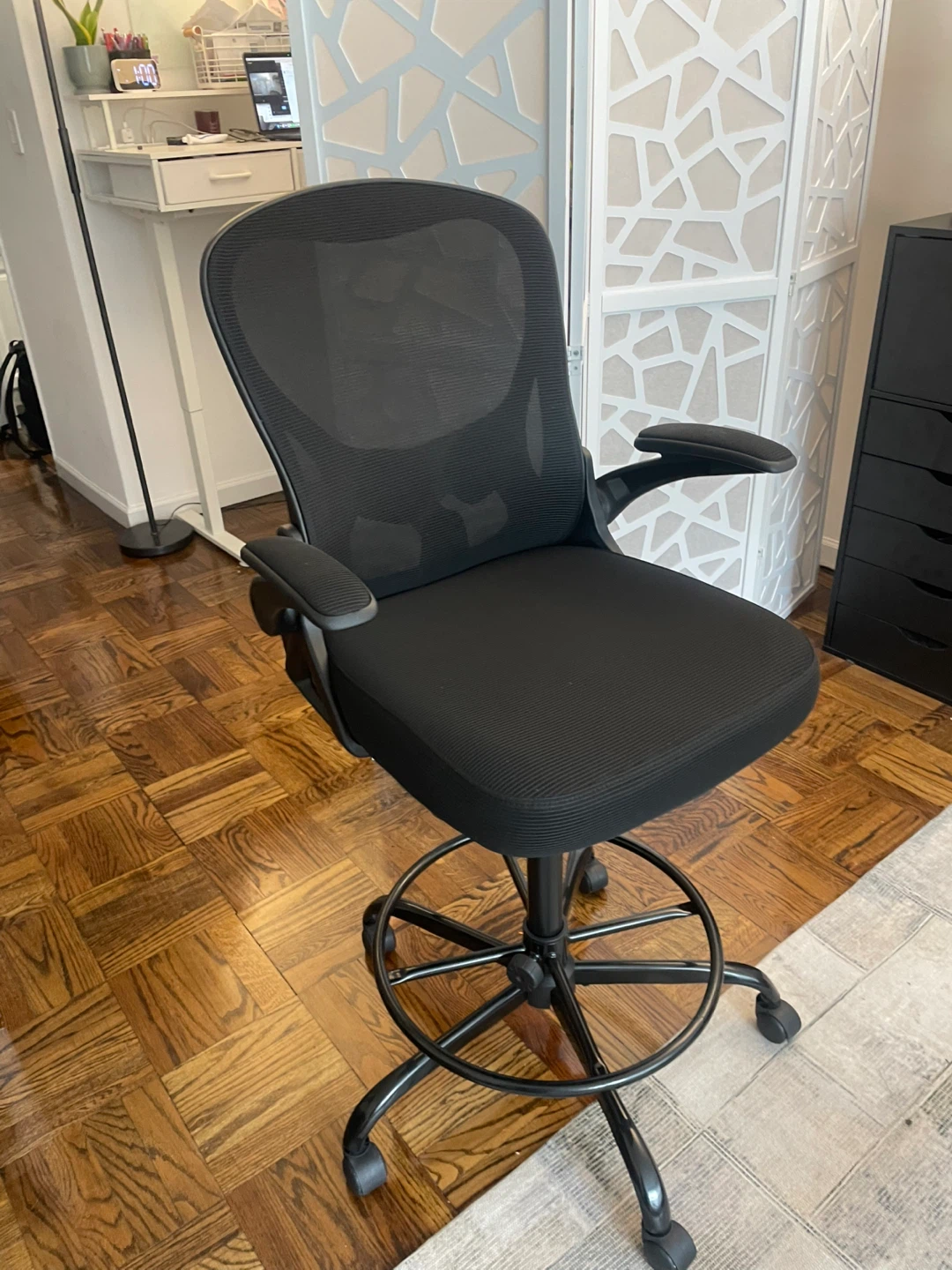 Office desk standing chair / stool