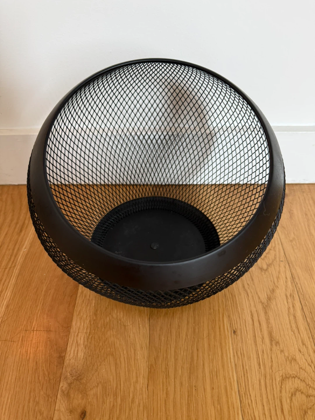 Black Metal Mesh Fruit Bowl