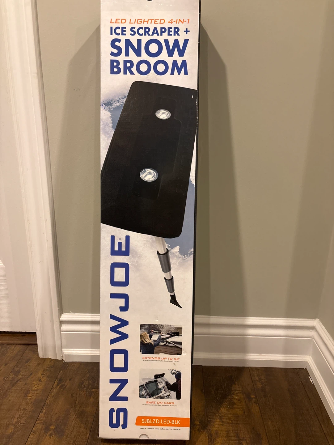 Snow Joe LED Lighted 4-in-1 Ice Scraper Snow Broom - photo 2