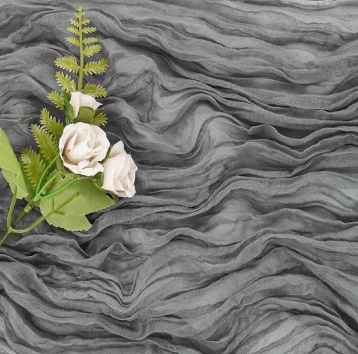 Elegant Gray Crinkle Ruffle Table Runner Set - photo 2